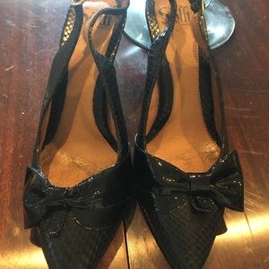 Gorgeous black Sofft heels w/ snakeskin texture